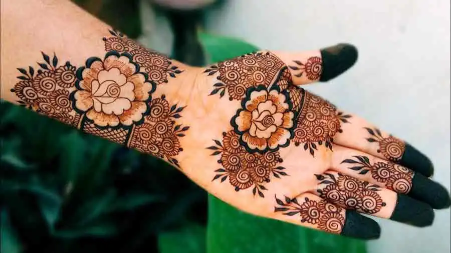 Rose Mehndi Designs 2023